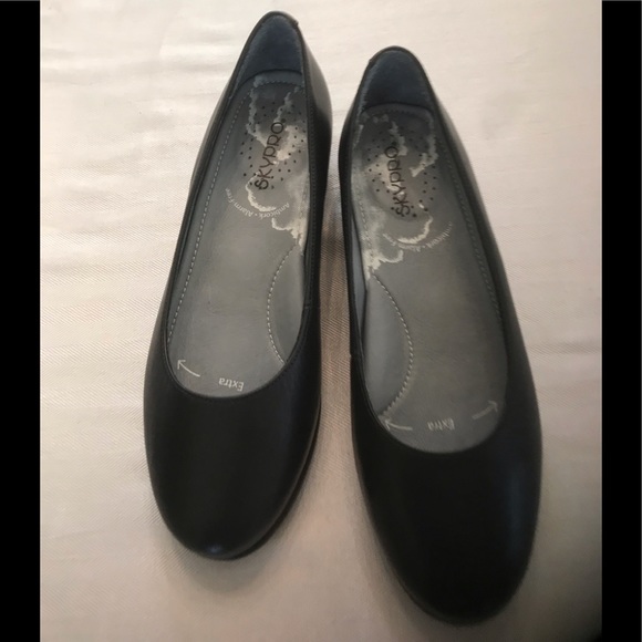 Skypro Polly Vacher Navy Blue Leather Low Heel Pumps Size 7 1/2 - Picture 2 of 9